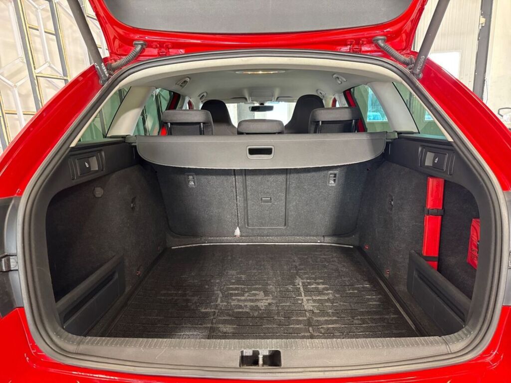 Skoda Octavia 2016 Punainen