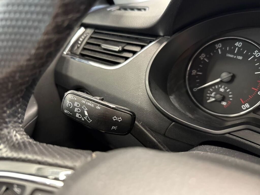 Skoda Octavia 2016 Punainen