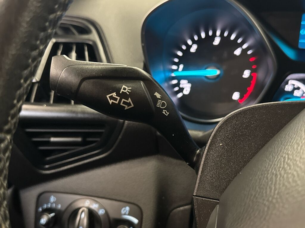 Ford Kuga 2016 Harmaa