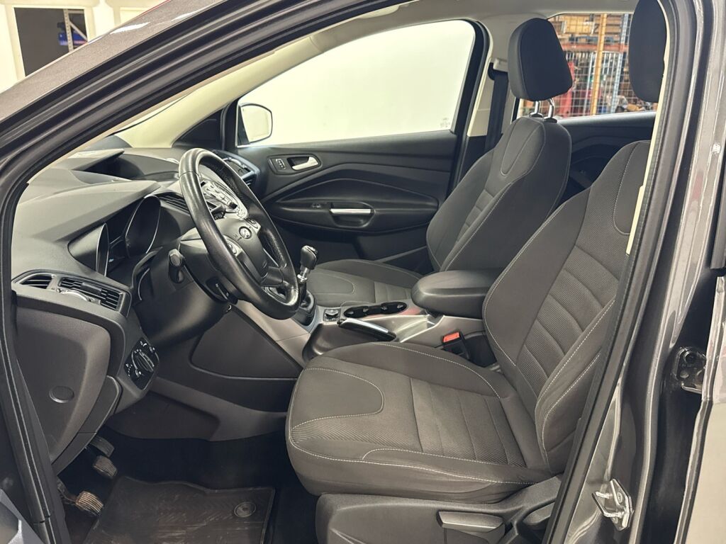 Ford Kuga 2016 Harmaa