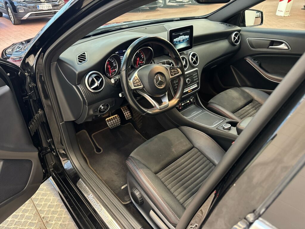 Mercedes-Benz A 2016 Musta