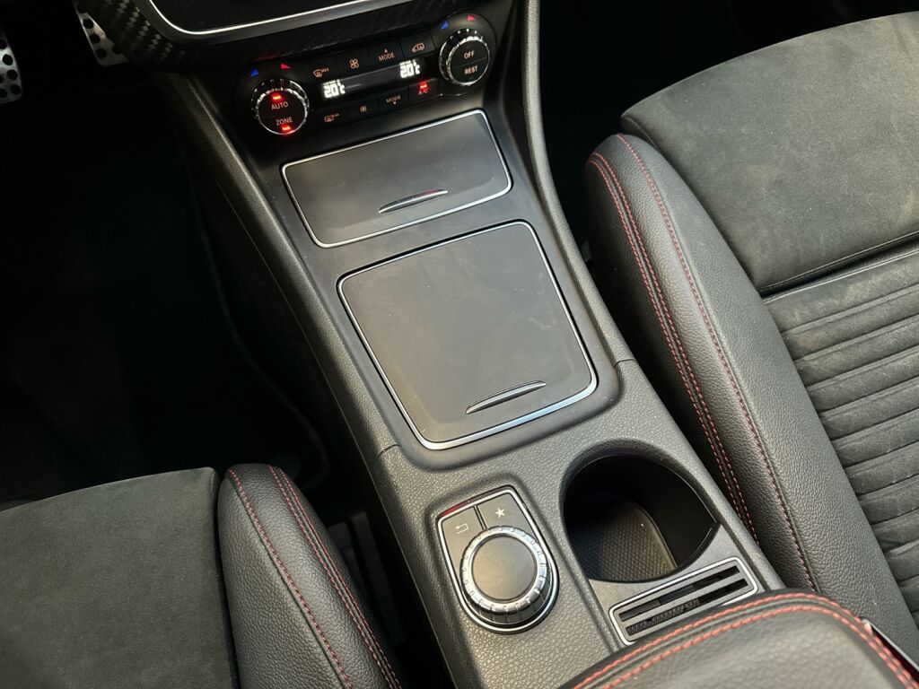 Mercedes-Benz A 2016 Musta