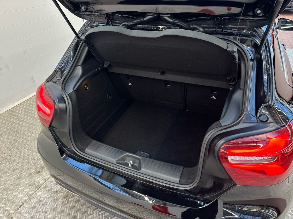 Mercedes-Benz A 2016 Musta