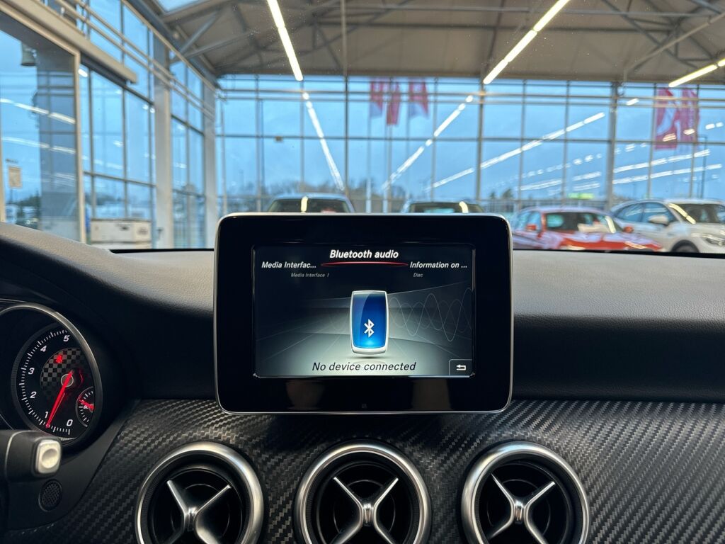 Mercedes-Benz A 2016 Musta