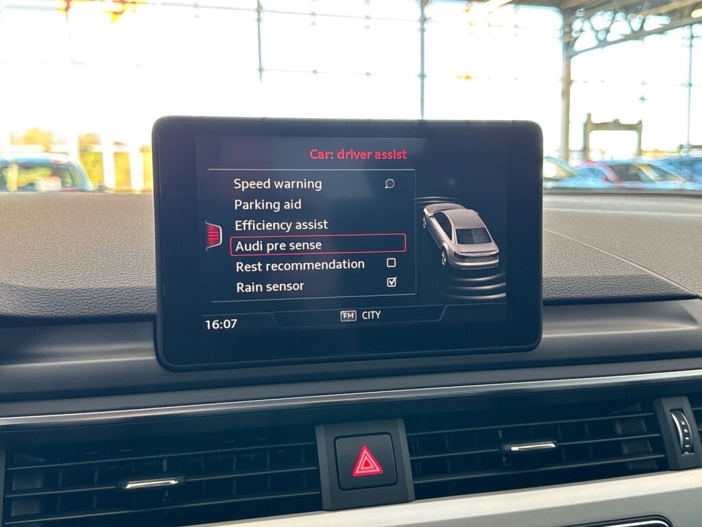 Audi A4 2016 Punainen