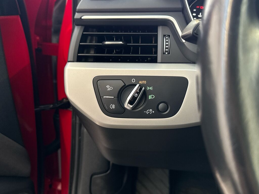 Audi A4 2016 Punainen