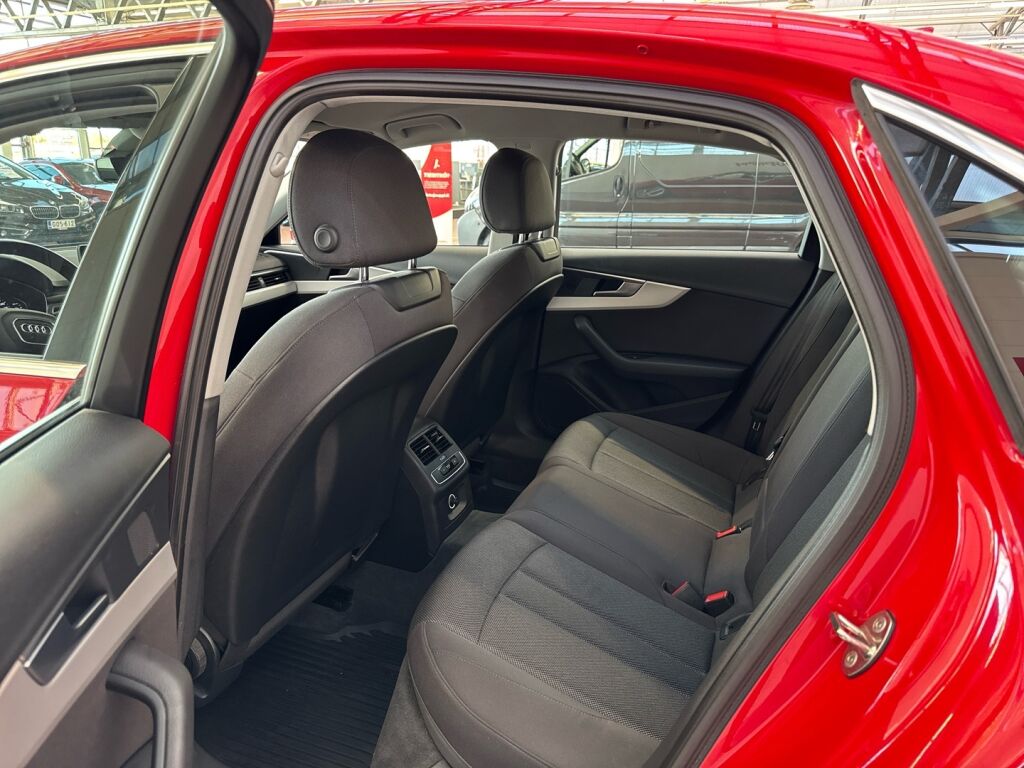 Audi A4 2016 Punainen