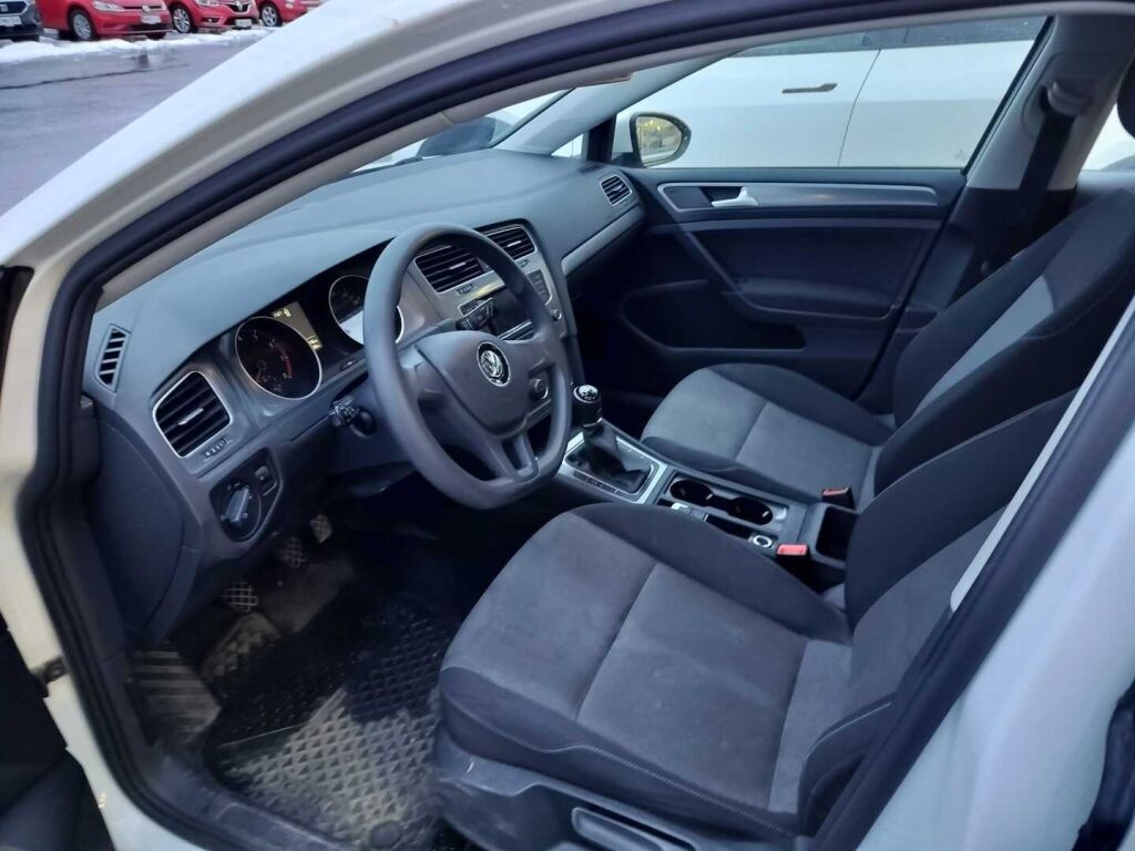 Volkswagen Golf 2016 Valkoinen