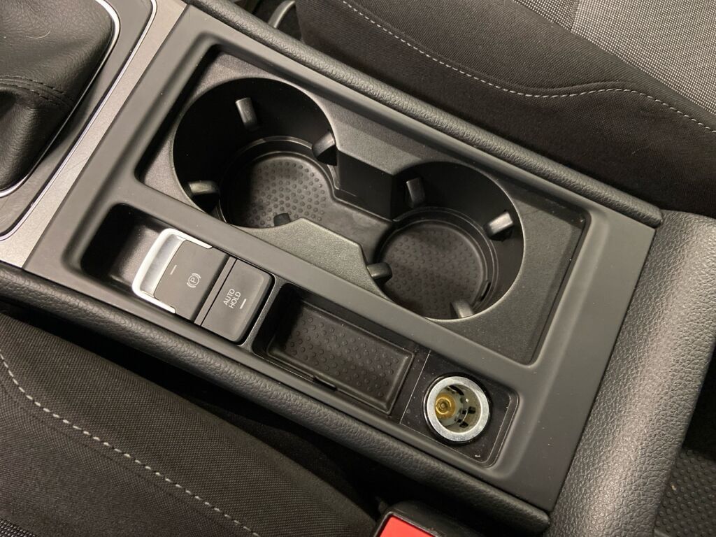 Volkswagen Golf 2016 Valkoinen