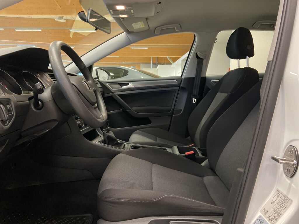 Volkswagen Golf 2016 Valkoinen