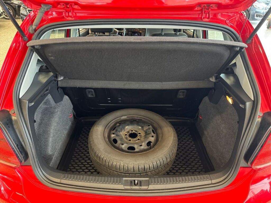 Volkswagen Polo 2016 Punainen