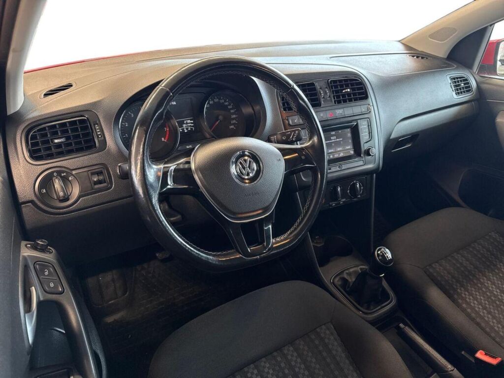 Volkswagen Polo 2016 Punainen