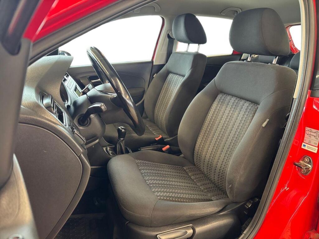 Volkswagen Polo 2016 Punainen