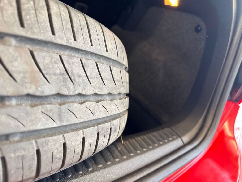 Volkswagen Polo 2016 Punainen