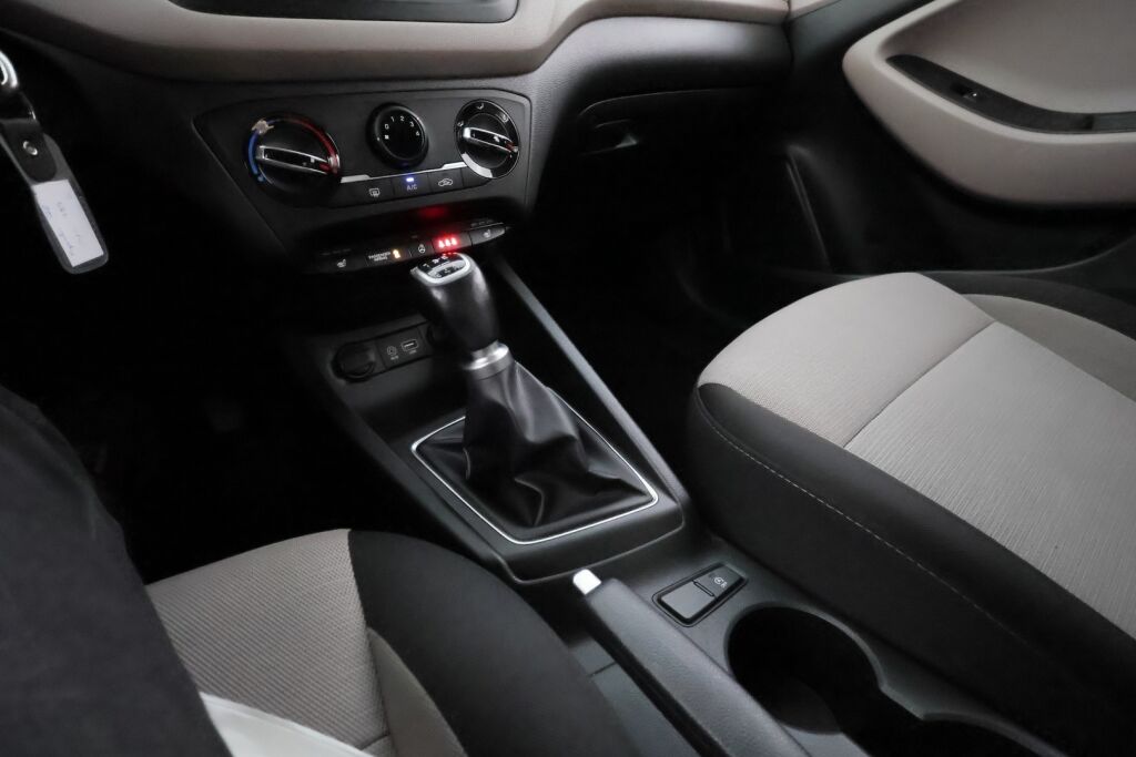 Hyundai i20 5d 2016 Musta