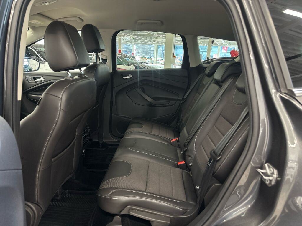 Ford Kuga 2016 Harmaa