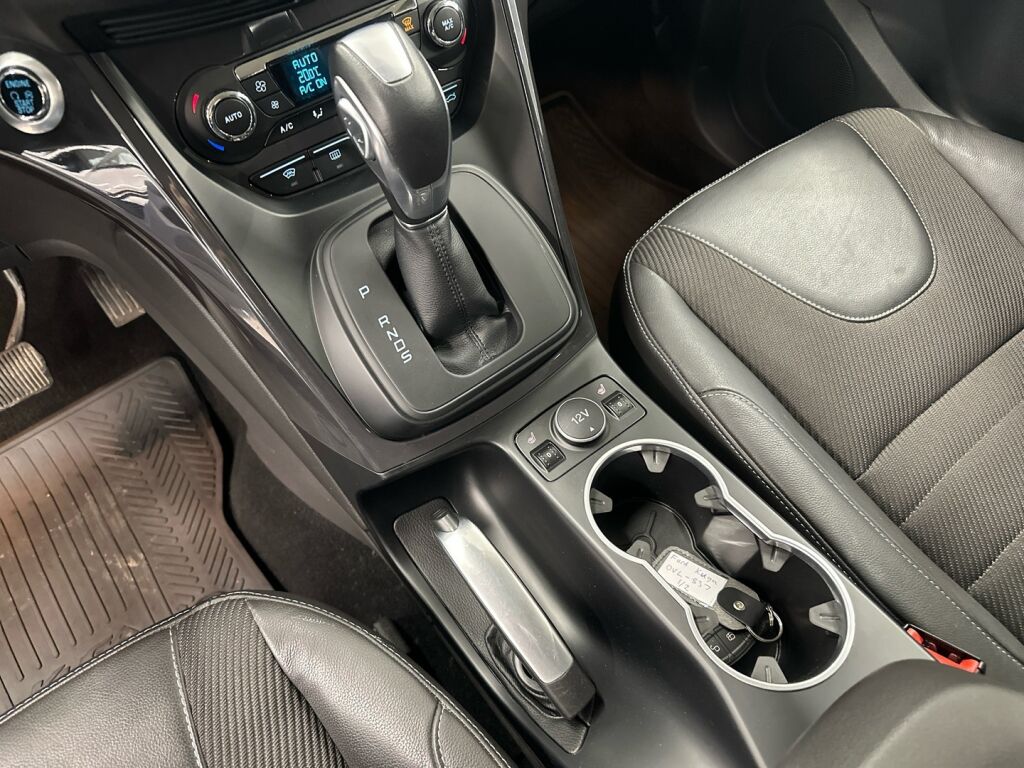 Ford Kuga 2016 Harmaa