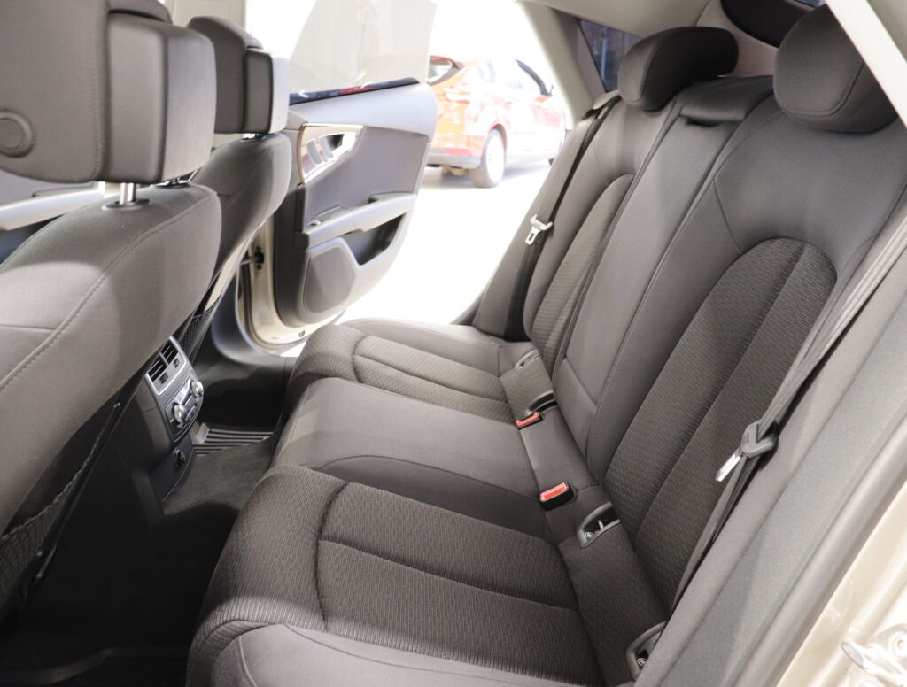 Audi A7 2011 Ruskea (beige)