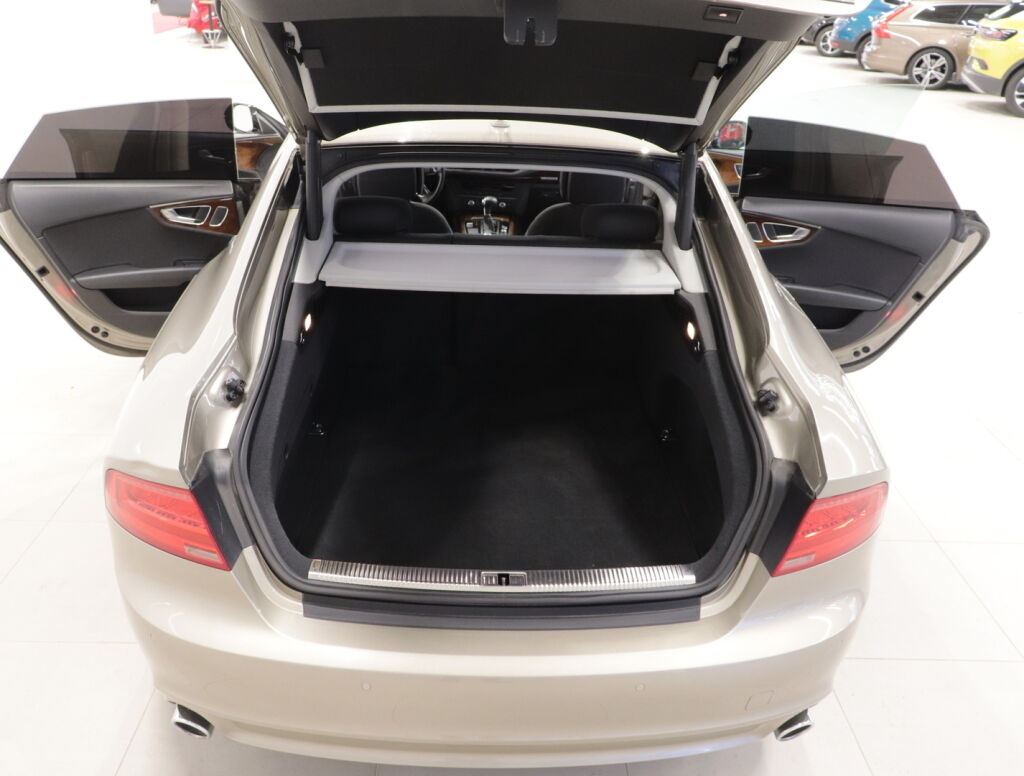 Audi A7 2011 Ruskea (beige)