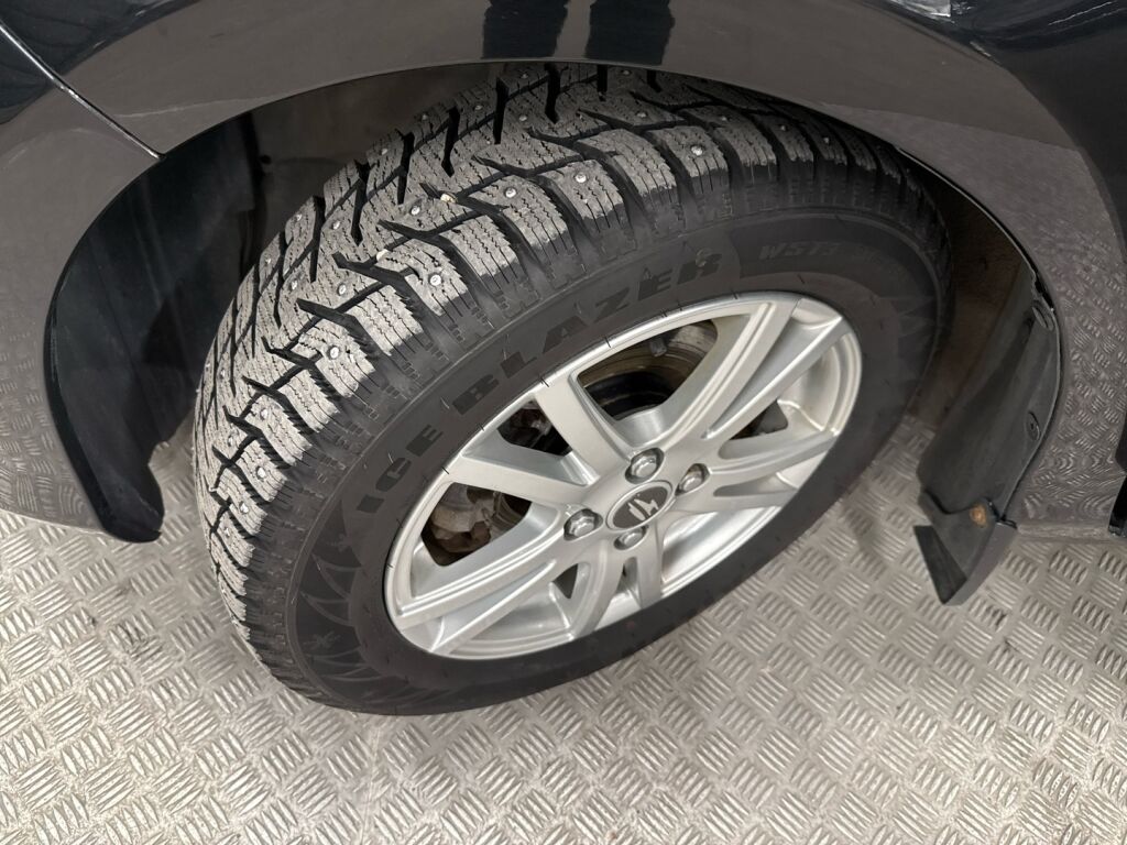 Toyota Yaris 2017 Musta