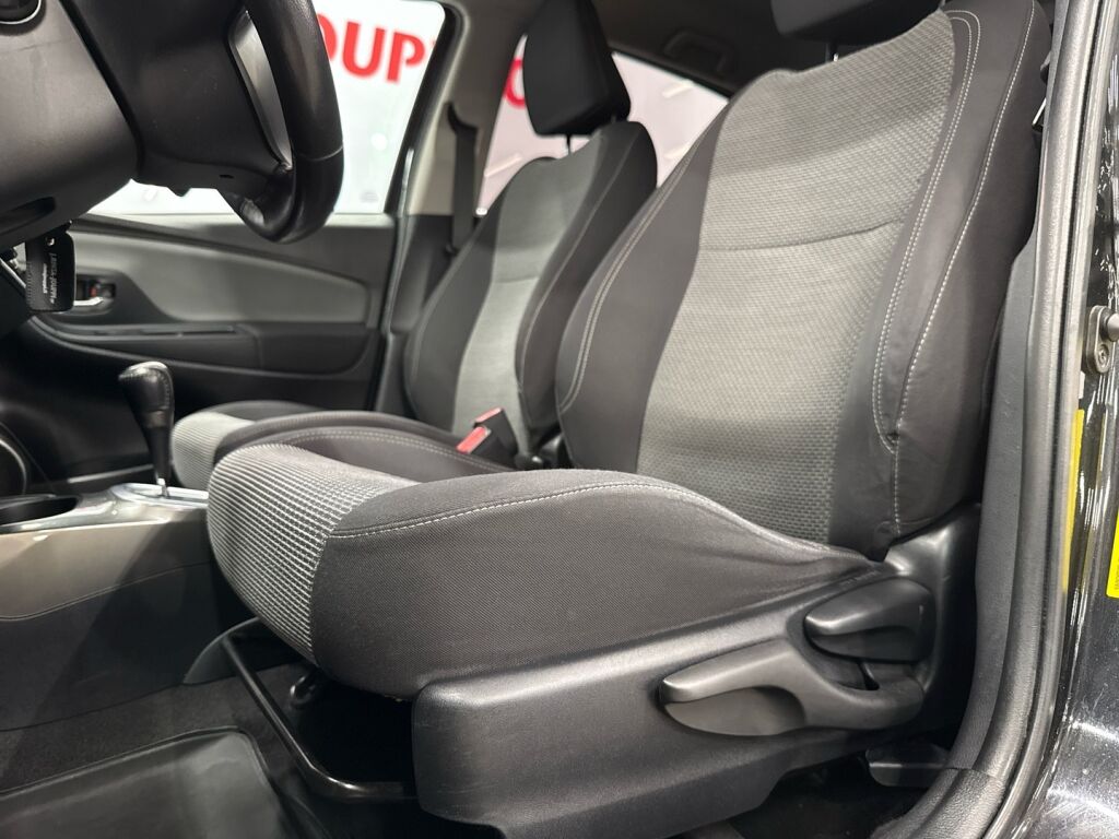 Toyota Yaris 2017 Musta