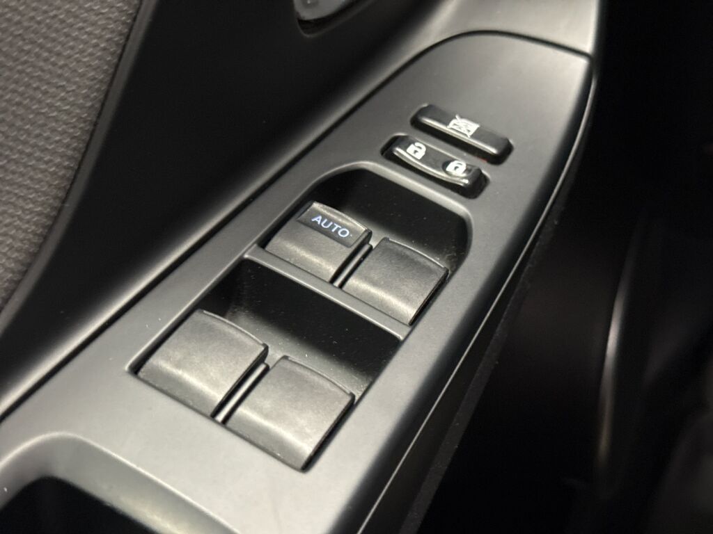 Toyota Yaris 2017 Musta