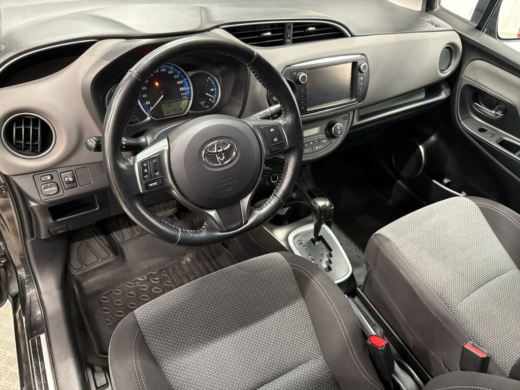 Toyota Yaris 2017 Musta