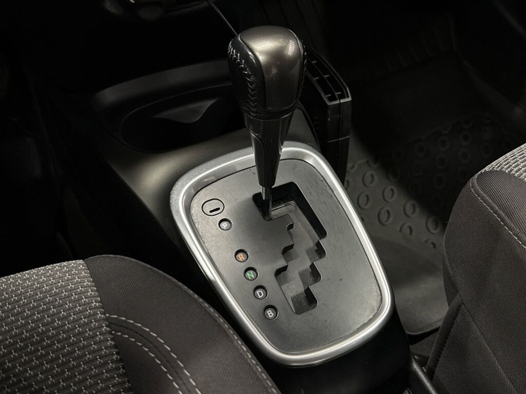 Toyota Yaris 2017 Musta