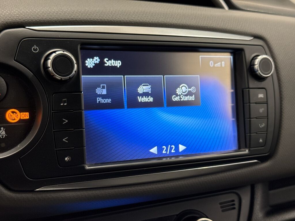 Toyota Yaris 2017 Musta