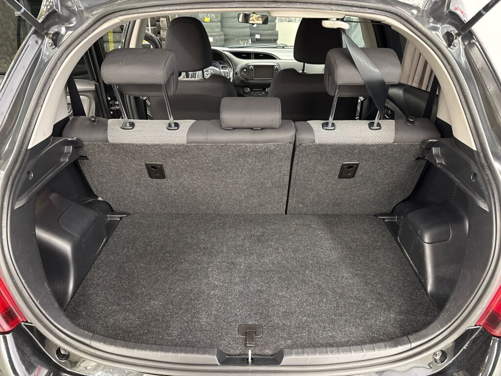 Toyota Yaris 2017 Musta