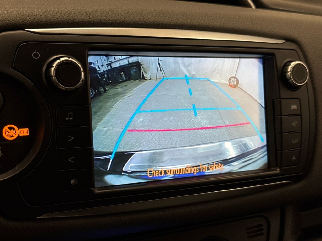 Toyota Yaris 2017 Musta