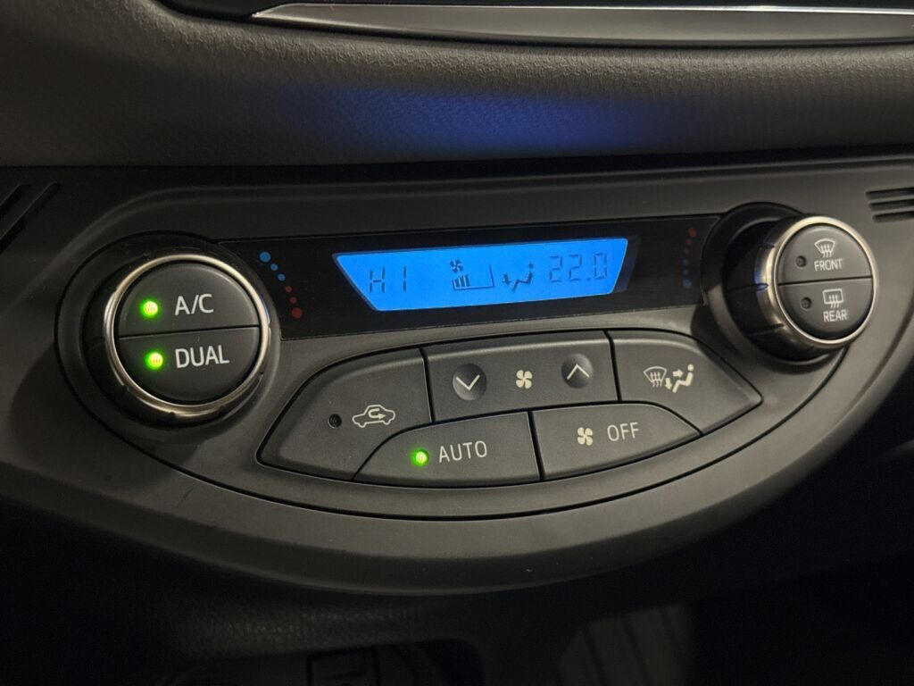 Toyota Yaris 2017 Musta