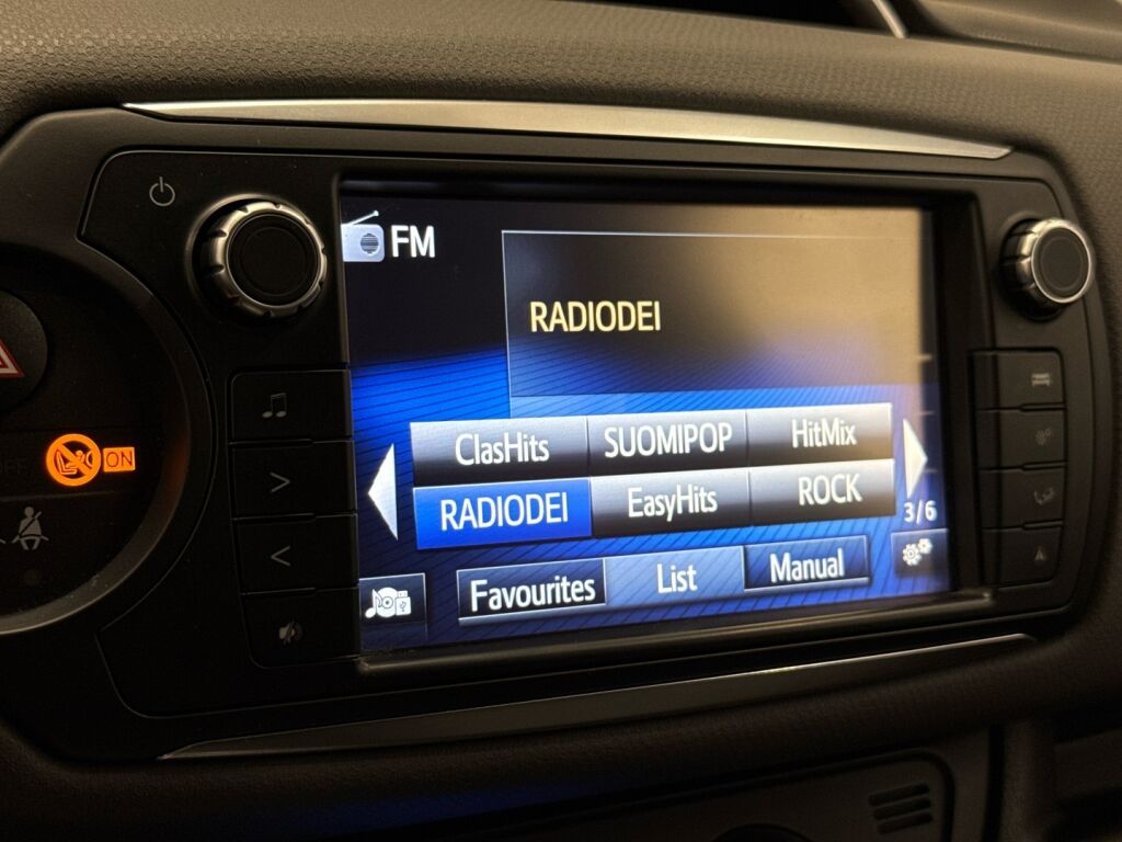 Toyota Yaris 2017 Musta