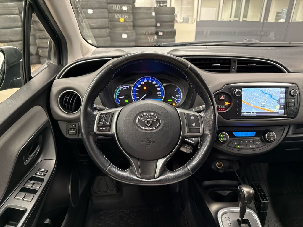 Toyota Yaris 2017 Musta
