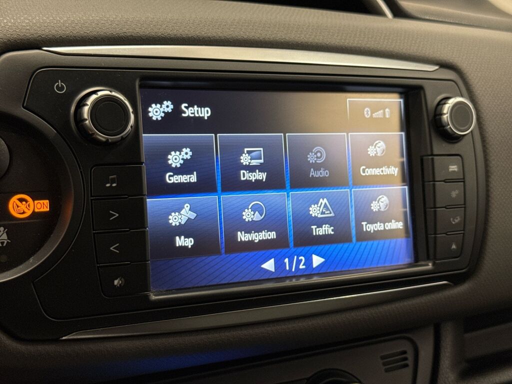 Toyota Yaris 2017 Musta