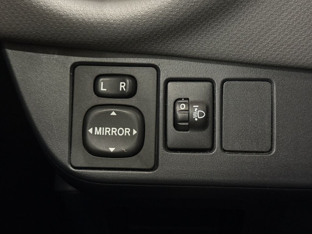 Toyota Yaris 2017 Musta