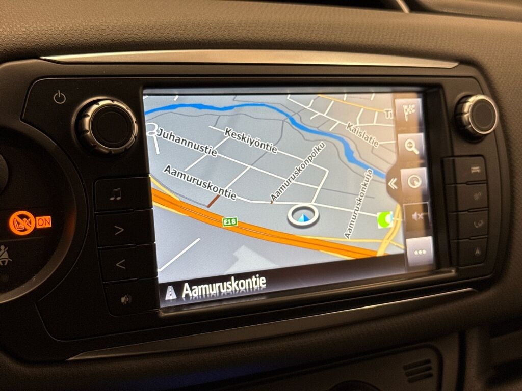 Toyota Yaris 2017 Musta