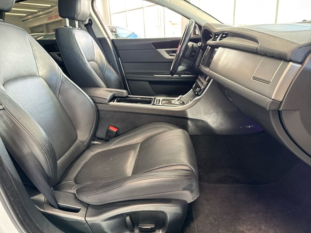 Jaguar XF 2016 Valkoinen