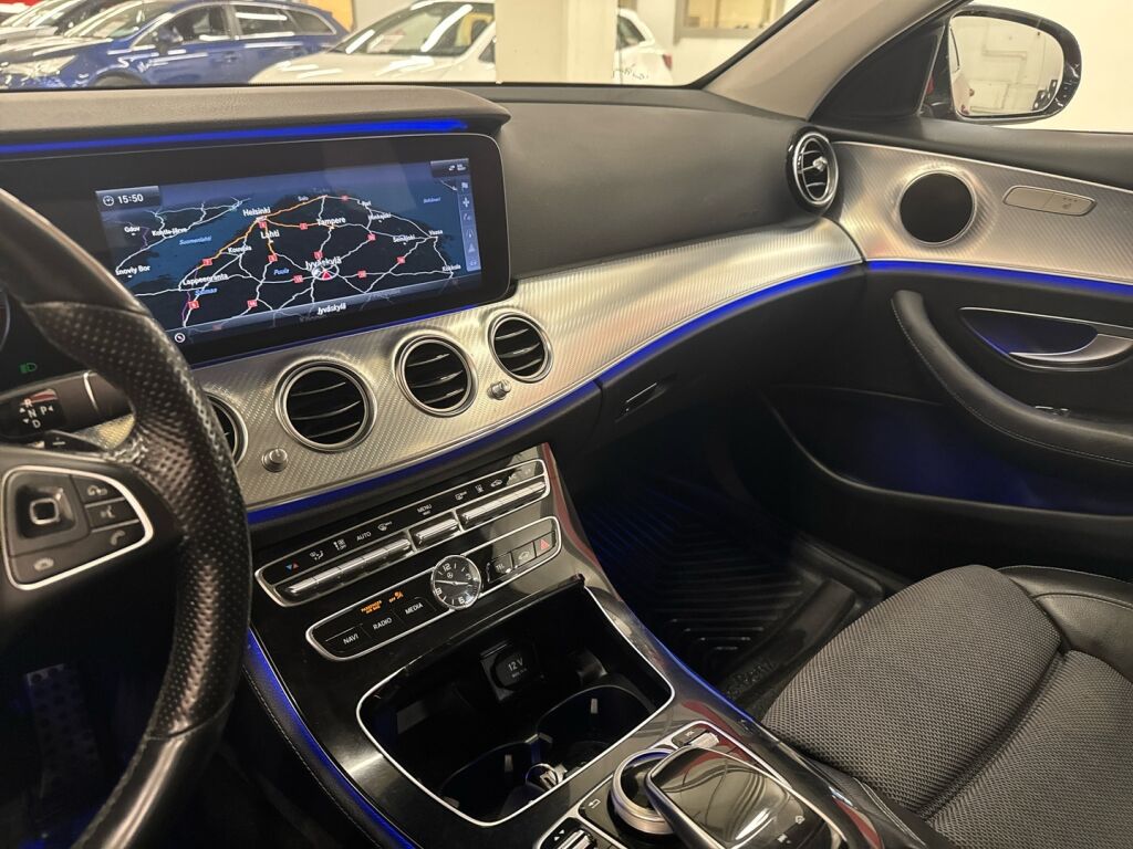 Mercedes-Benz E 2017 Punainen