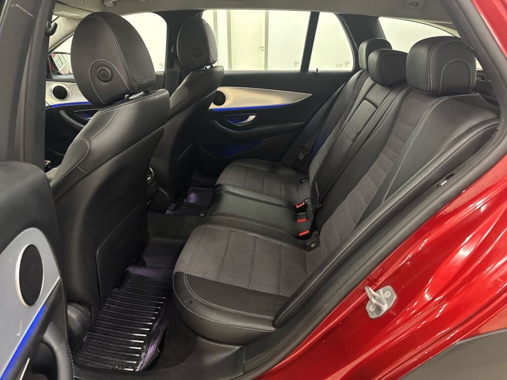 Mercedes-Benz E 2017 Punainen