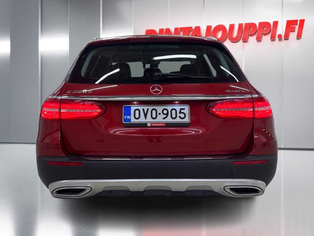 Mercedes-Benz E 2017 Punainen