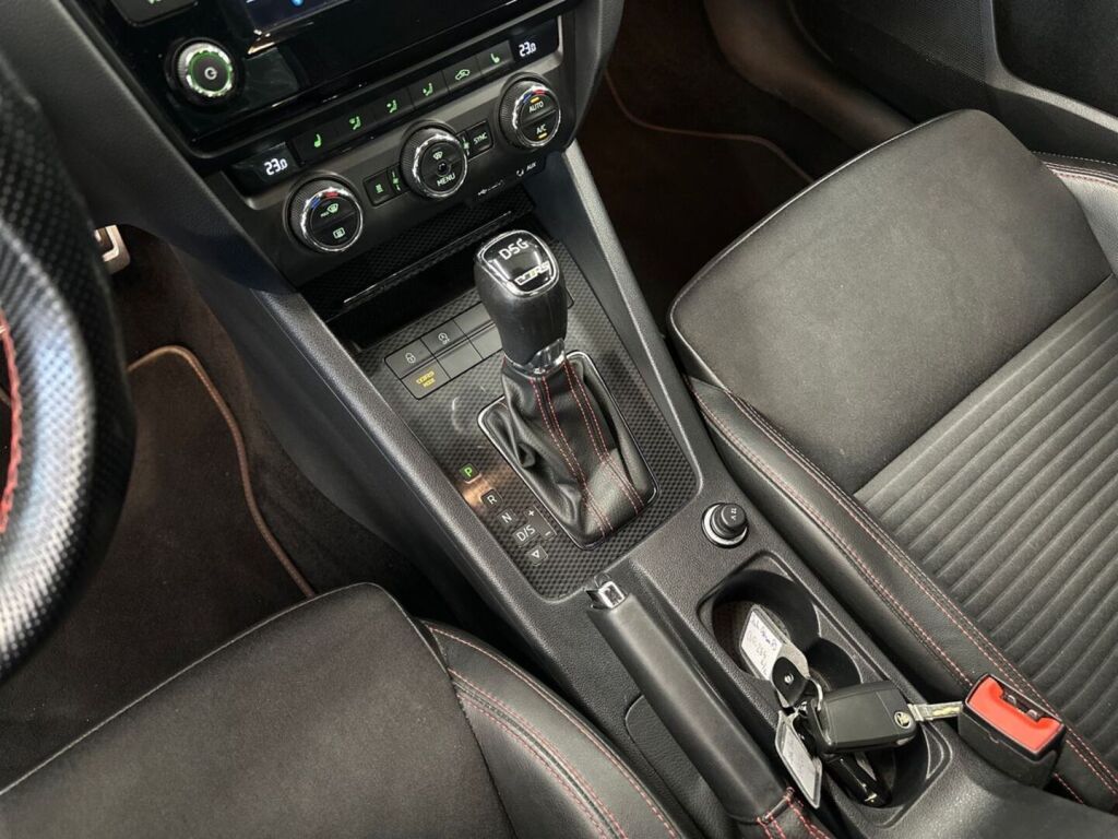Skoda Octavia 2017 Sininen