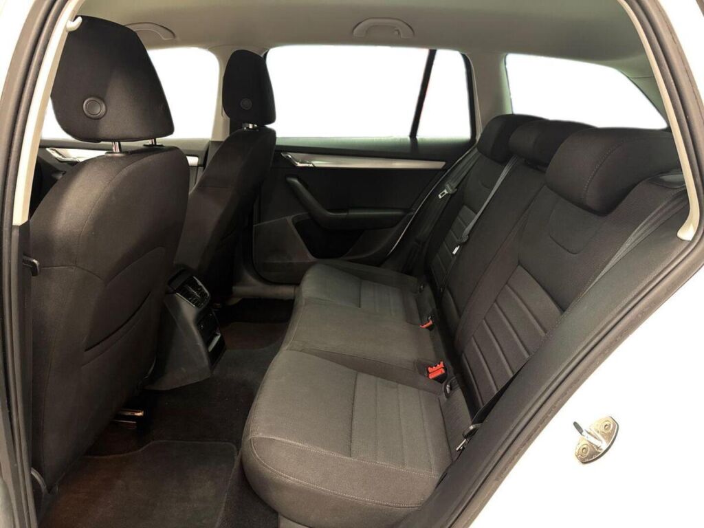 Skoda Octavia 2017 Valkoinen