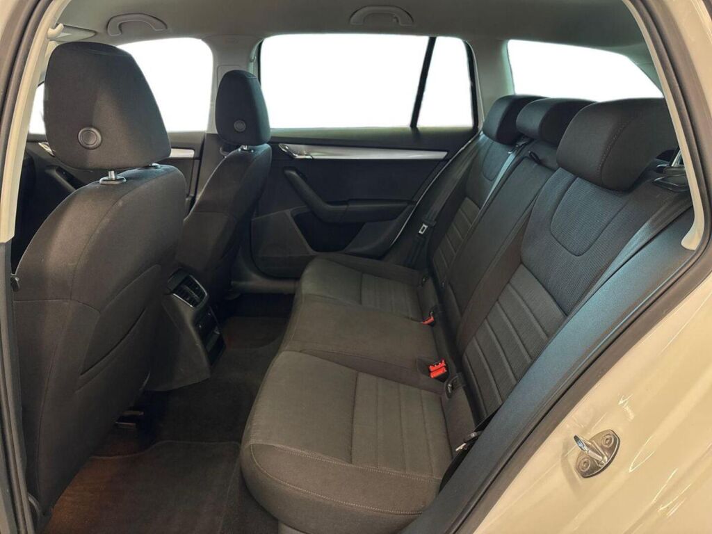 Skoda Octavia 2017 Valkoinen