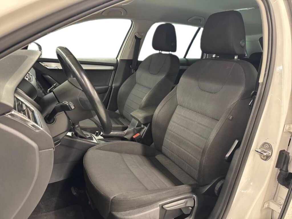 Skoda Octavia 2017 Valkoinen