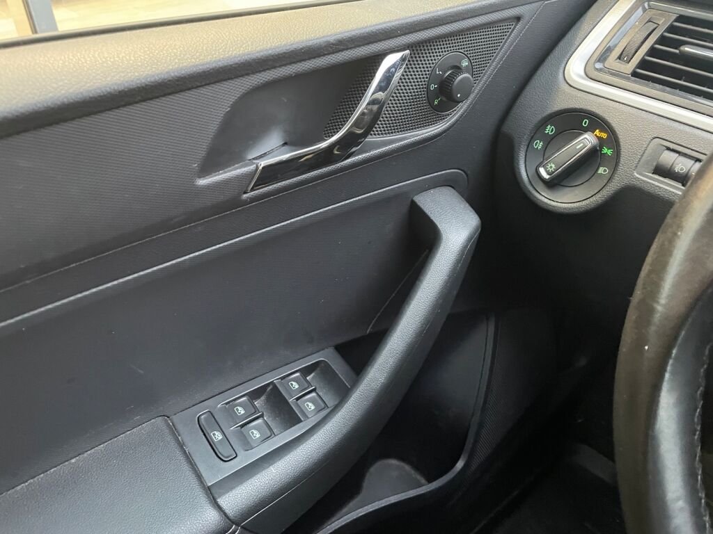 Skoda Rapid 2017 Musta