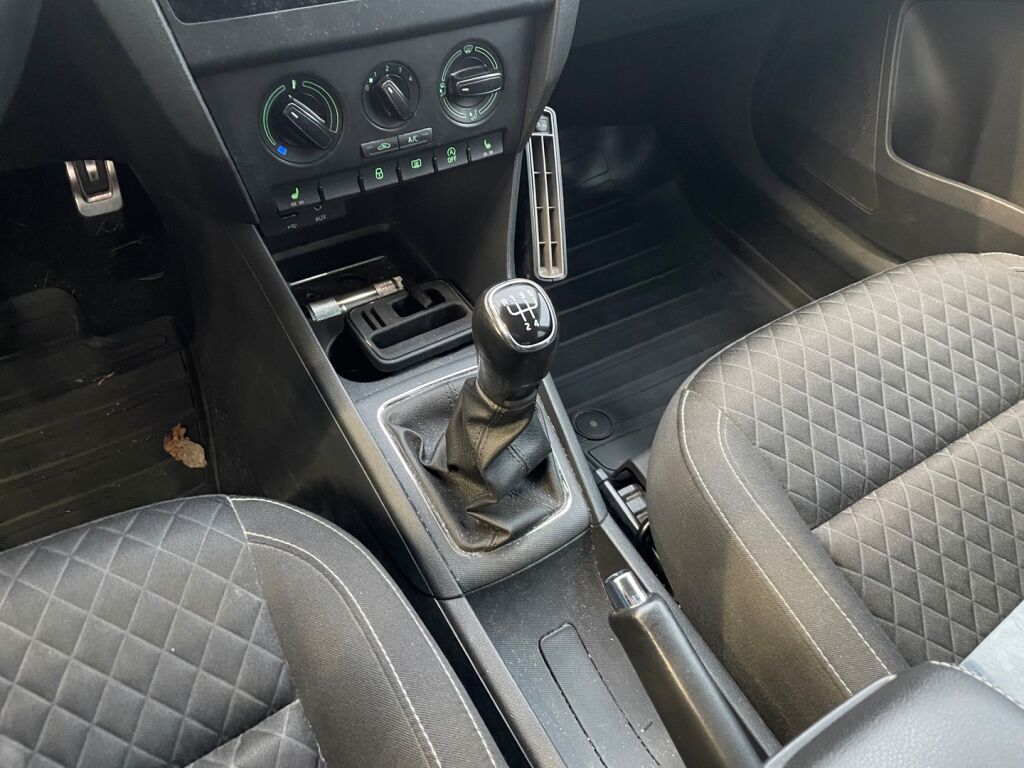 Skoda Rapid 2017 Musta