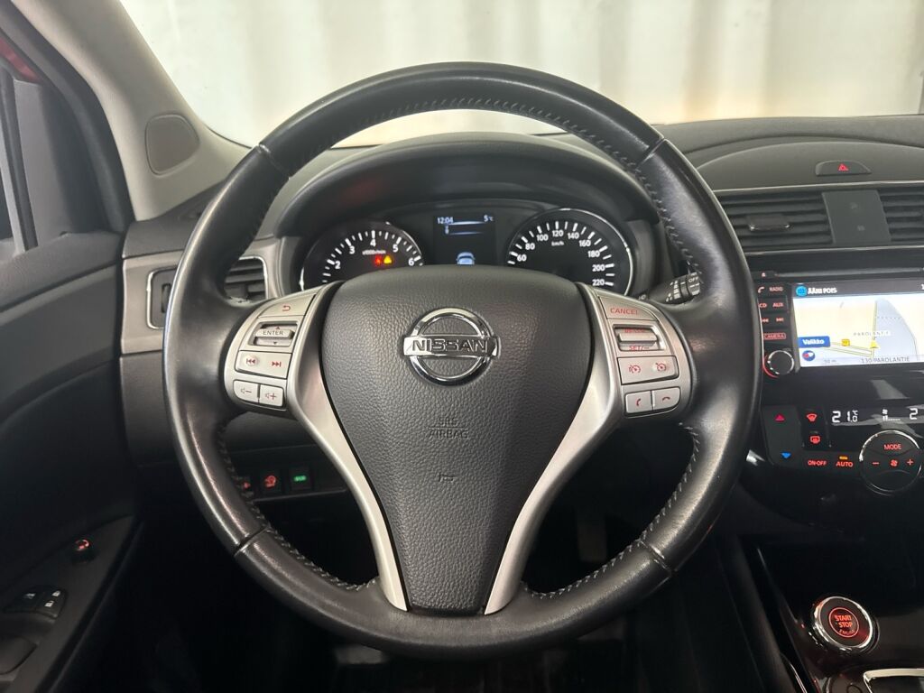 Nissan Pulsar 2017 Punainen