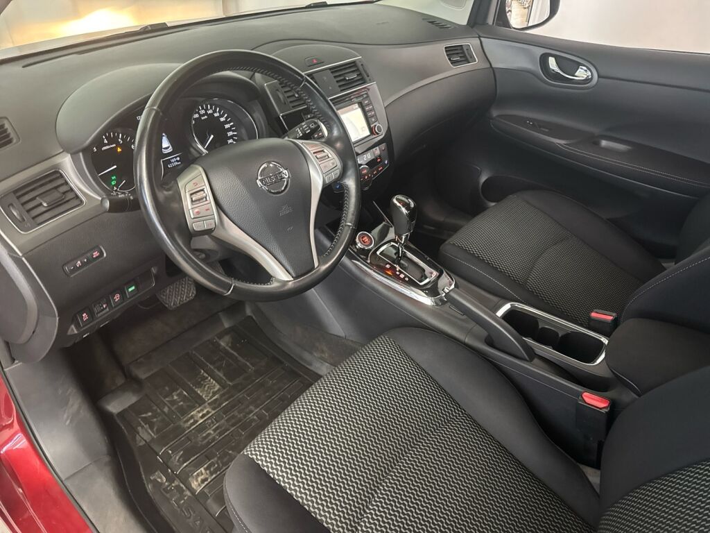 Nissan Pulsar 2017 Punainen