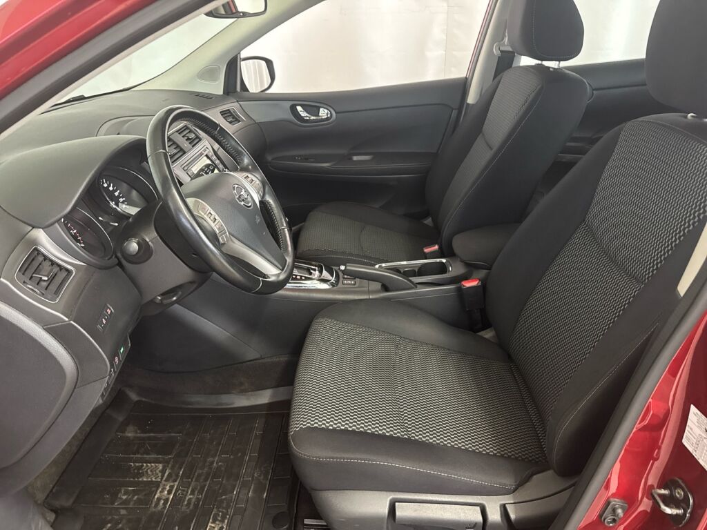 Nissan Pulsar 2017 Punainen